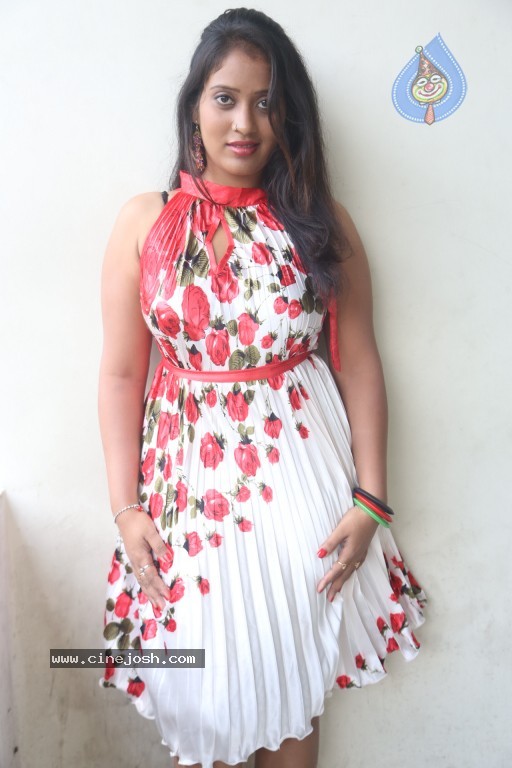 Sindhu Sri Hot Stills - 35 / 129 photos