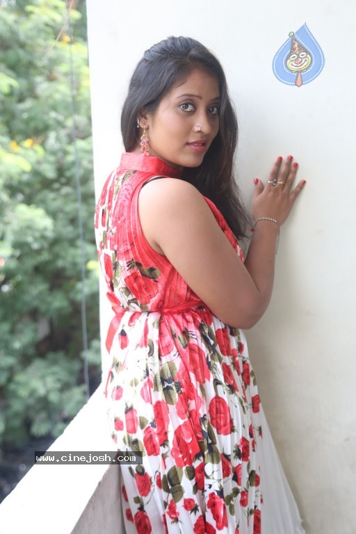 Sindhu Sri Hot Stills - 40 / 129 photos