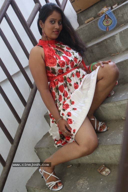 Sindhu Sri Hot Stills - 49 / 129 photos