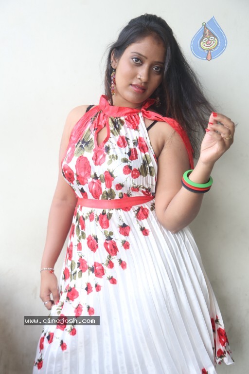 Sindhu Sri Hot Stills - 51 / 129 photos