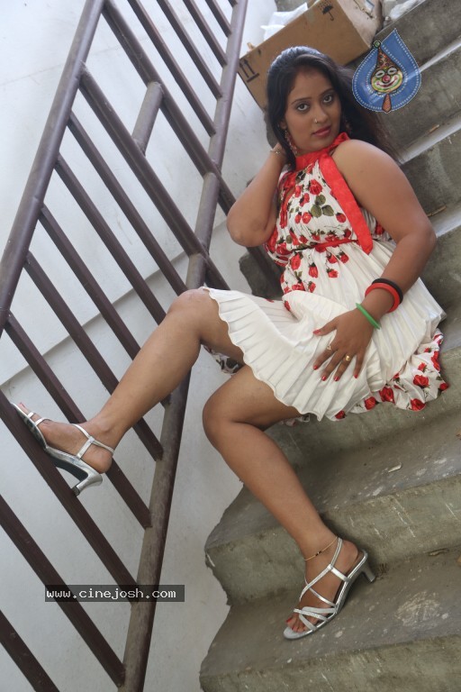 Sindhu Sri Hot Stills - 58 / 129 photos