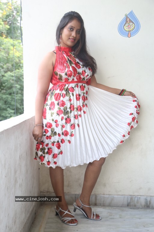 Sindhu Sri Hot Stills - 64 / 129 photos