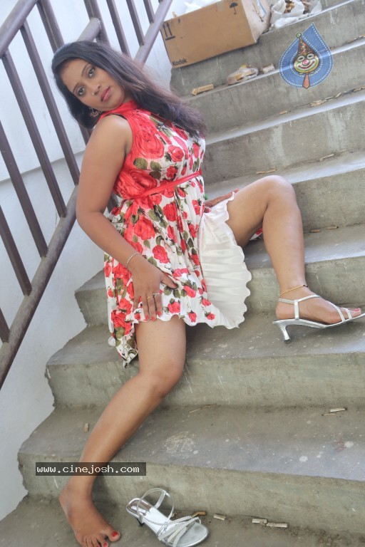 Sindhu Sri Hot Stills - 65 / 129 photos