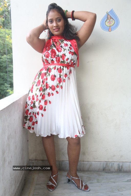 Sindhu Sri Hot Stills - 66 / 129 photos