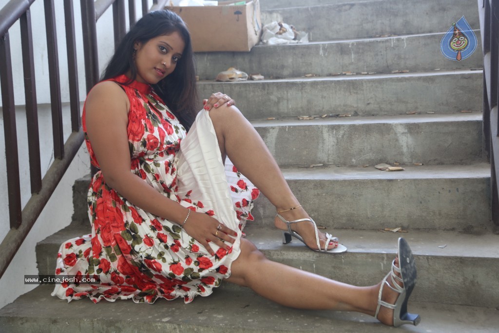 Sindhu Sri Hot Stills - 70 / 129 photos