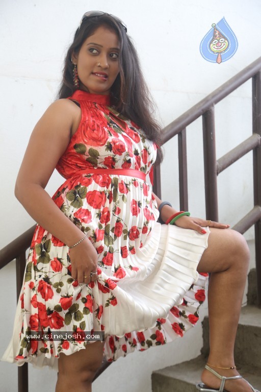 Sindhu Sri Hot Stills - 72 / 129 photos