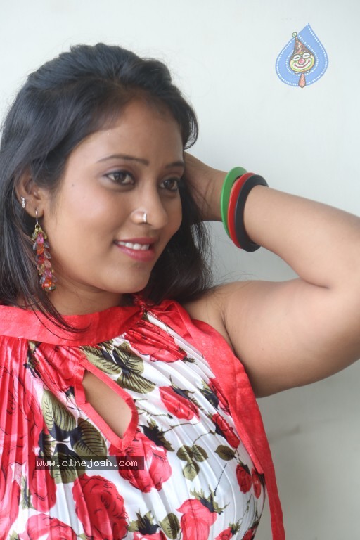 Sindhu Sri Hot Stills - 80 / 129 photos