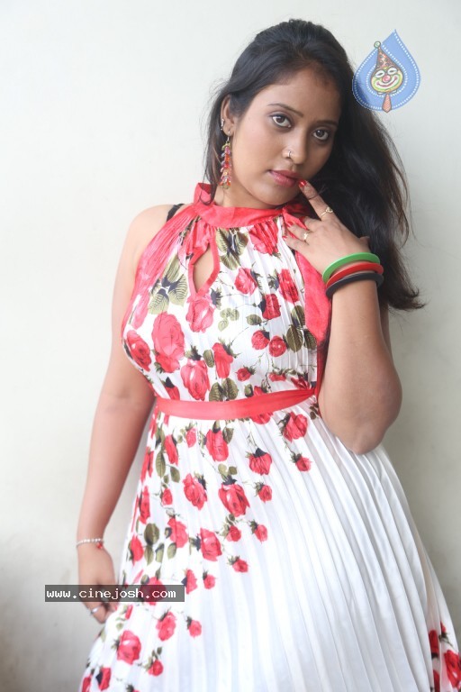 Sindhu Sri Hot Stills - 84 / 129 photos
