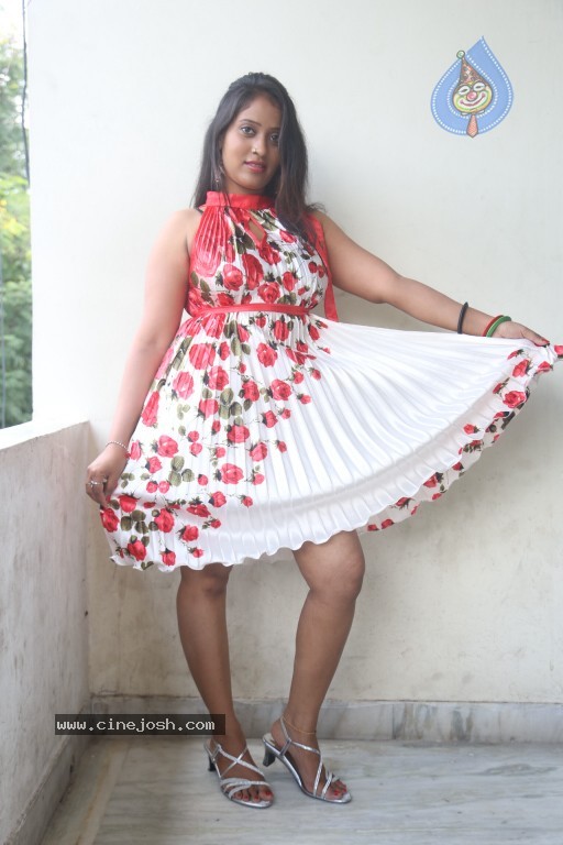 Sindhu Sri Hot Stills - 88 / 129 photos