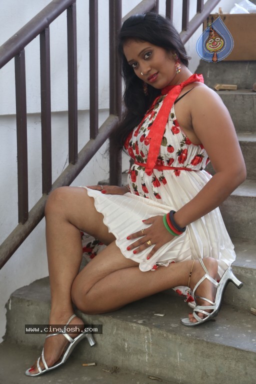 Sindhu Sri Hot Stills - 90 / 129 photos