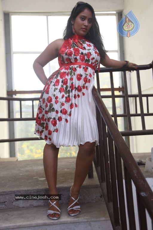 Sindhu Sri Hot Stills - 91 / 129 photos