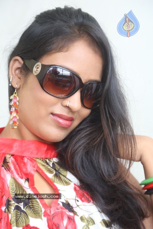 Sindhu Sri Hot Stills - 93 / 129 photos