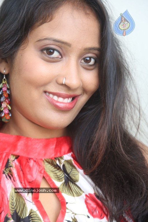 Sindhu Sri Hot Stills - 96 / 129 photos