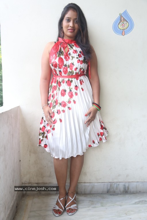 Sindhu Sri Hot Stills - 98 / 129 photos