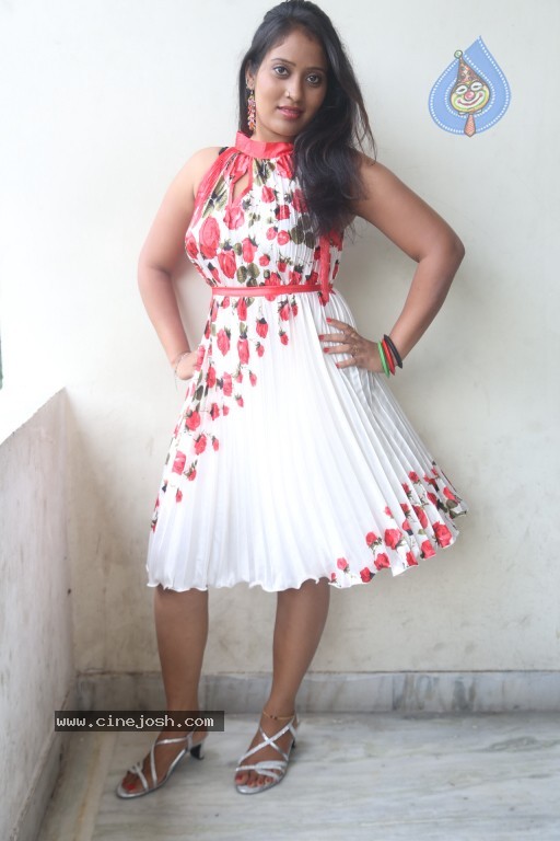 Sindhu Sri Hot Stills - 101 / 129 photos