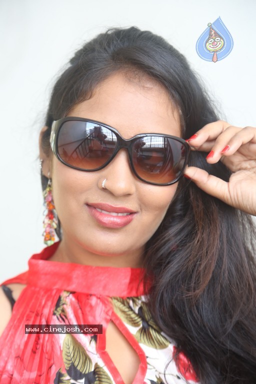 Sindhu Sri Hot Stills - 126 / 129 photos