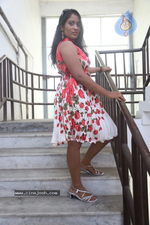 Sindhu Sri Hot Stills - 127 / 129 photos