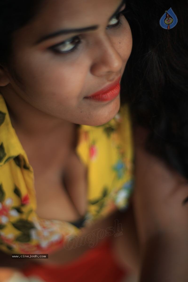 Sithara Hot Photos - 8 / 40 photos