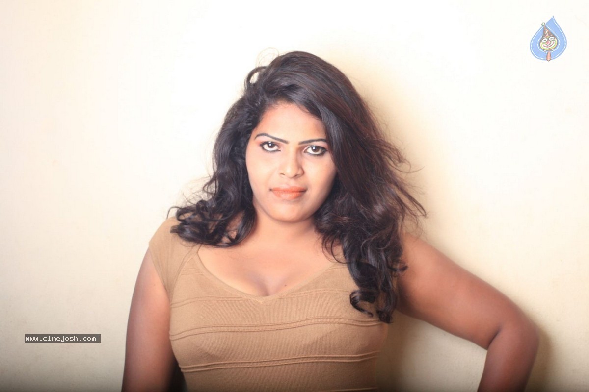 Sithara Hot Photos - 20 / 40 photos