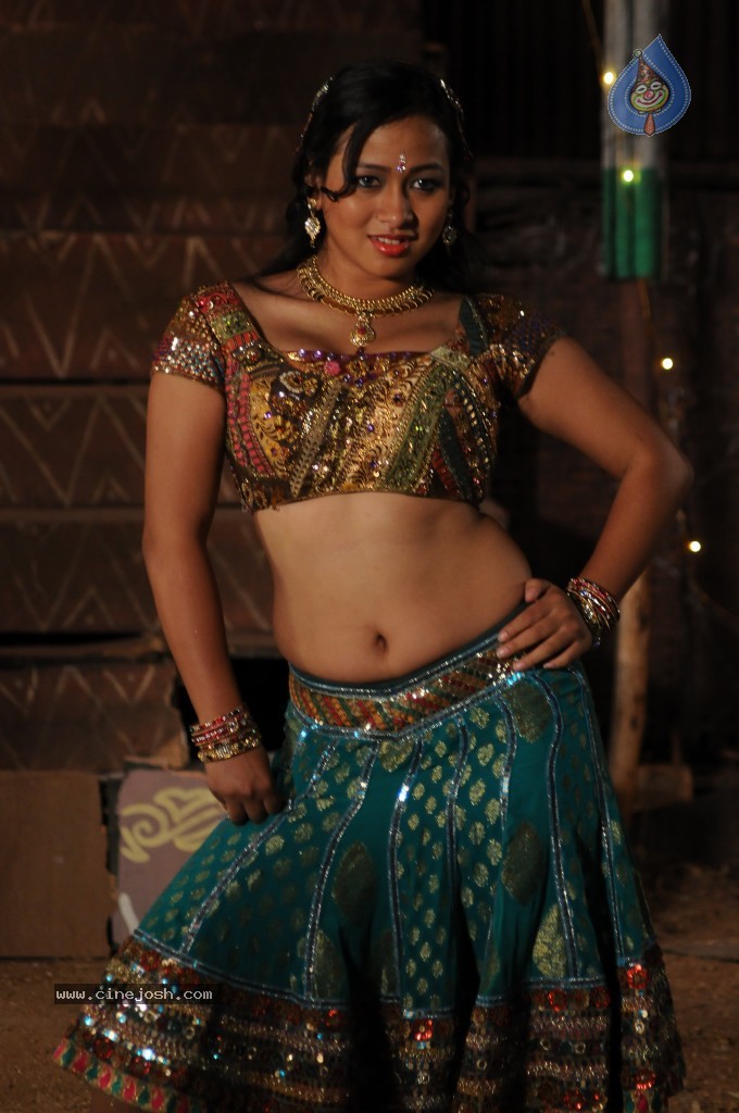 Sneha New Spicy Pics - 33 / 36 photos