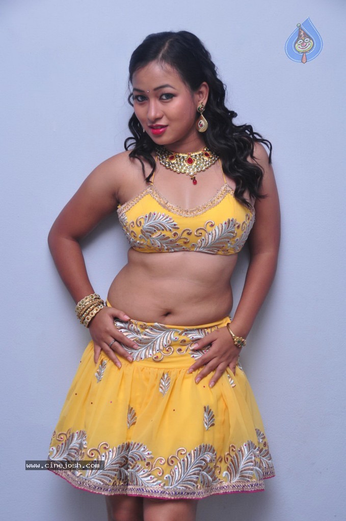 Sneha Spicy Stills - 6 / 85 photos