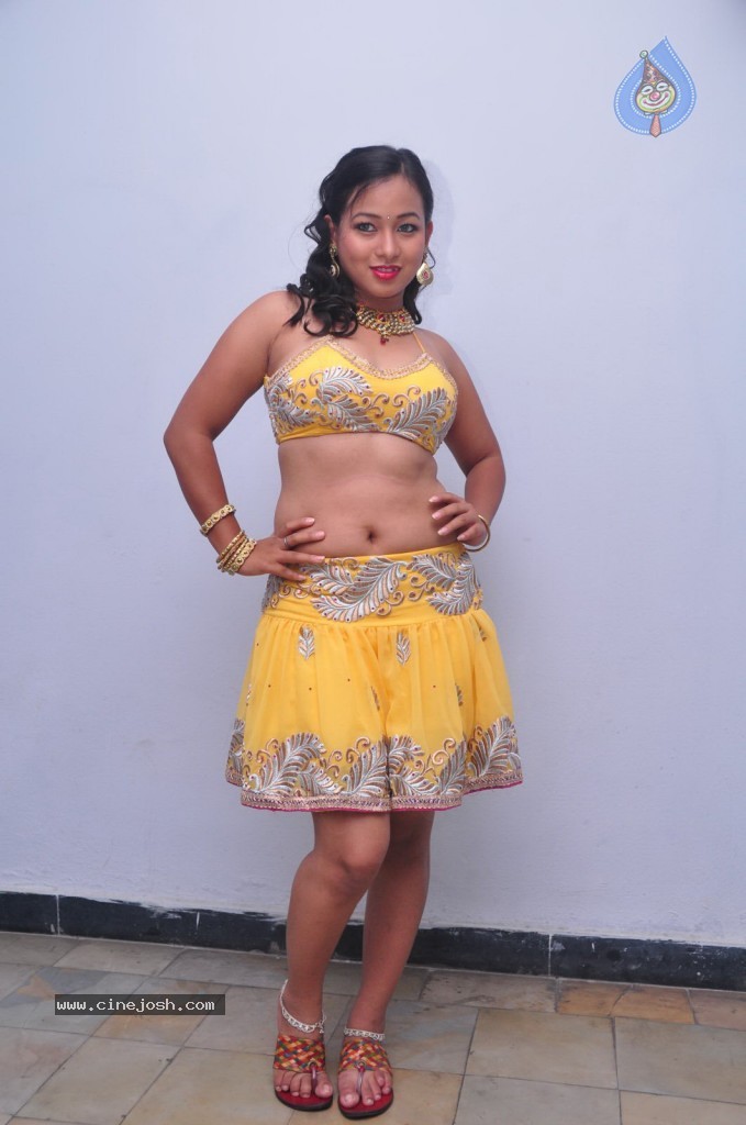 Sneha Spicy Stills - 20 / 85 photos