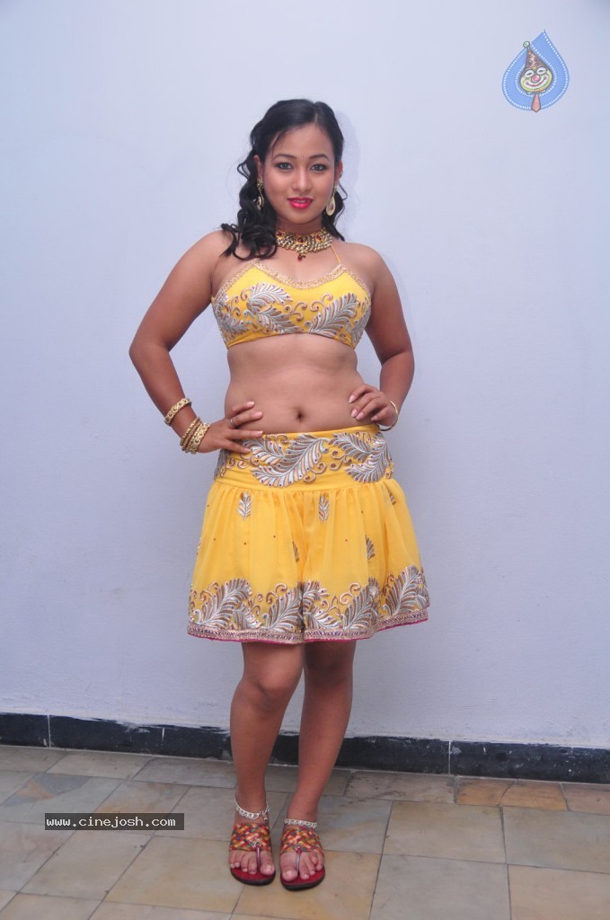 Sneha Spicy Stills - 25 / 85 photos