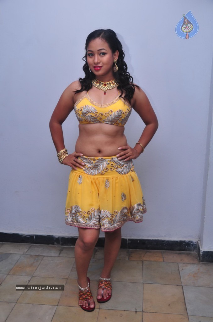 Sneha Spicy Stills - 44 / 85 photos