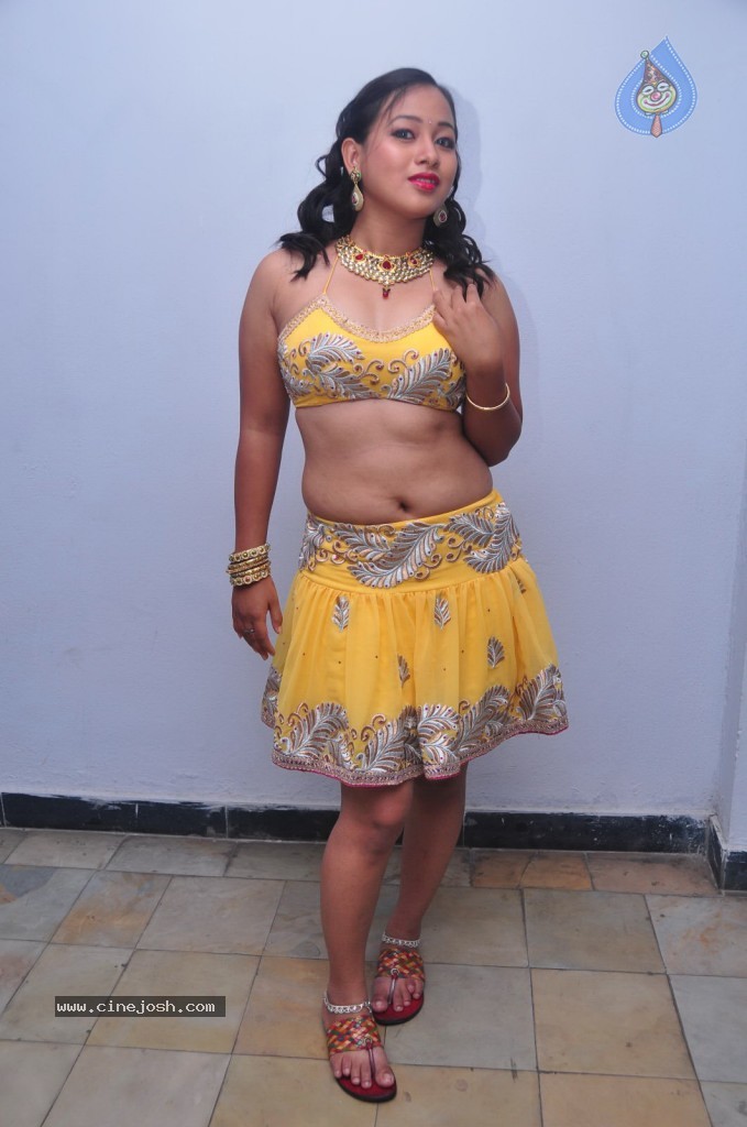 Sneha Spicy Stills - 50 / 85 photos