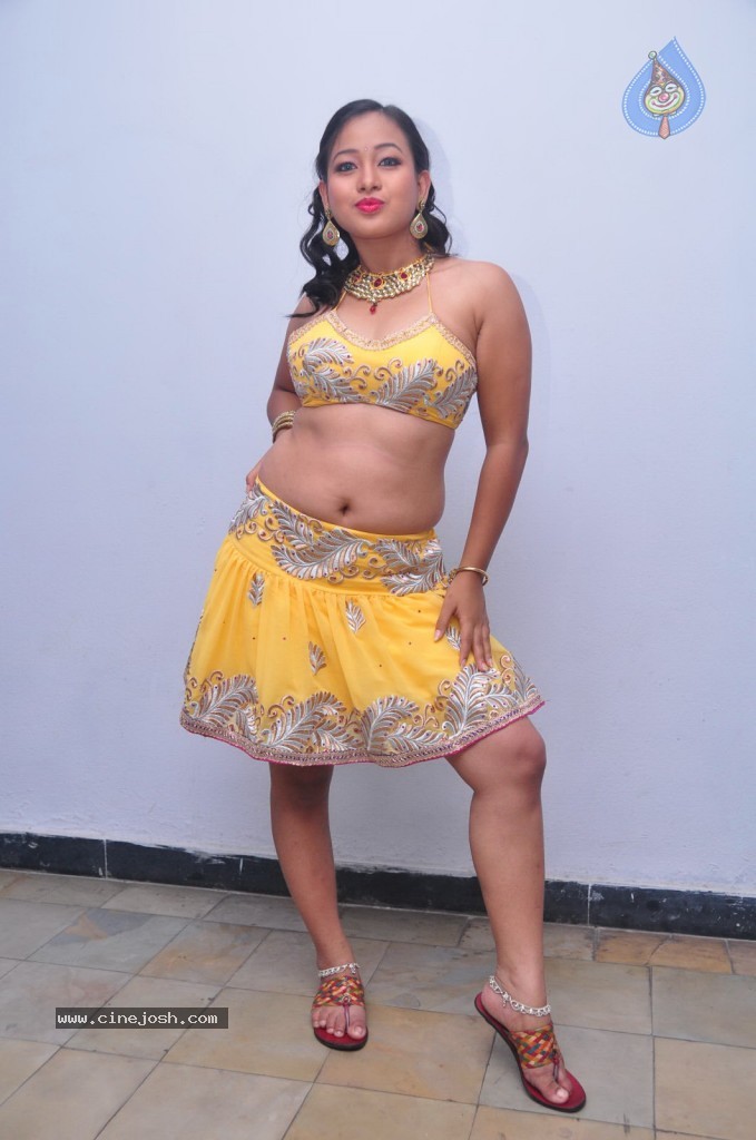 Sneha Spicy Stills - 56 / 85 photos