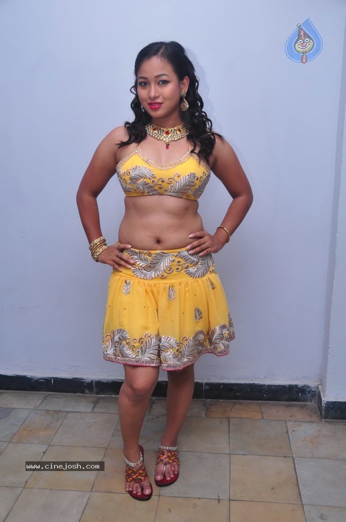 Sneha Spicy Stills - 57 / 85 photos