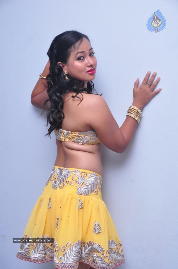 Sneha Spicy Stills - 59 / 85 photos