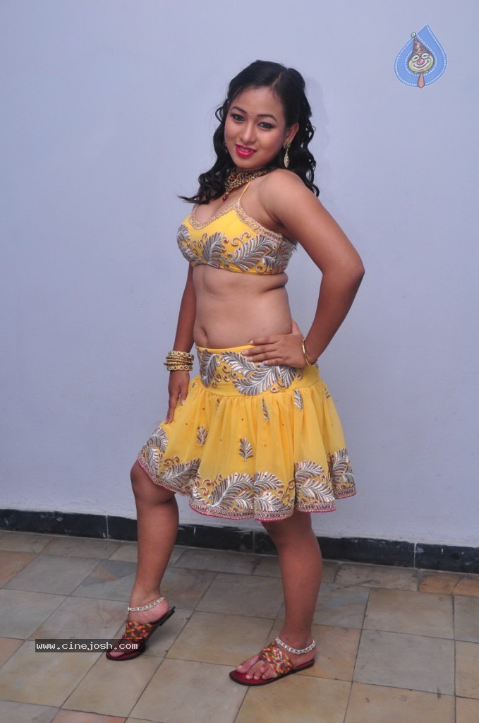 Sneha Spicy Stills - 60 / 85 photos