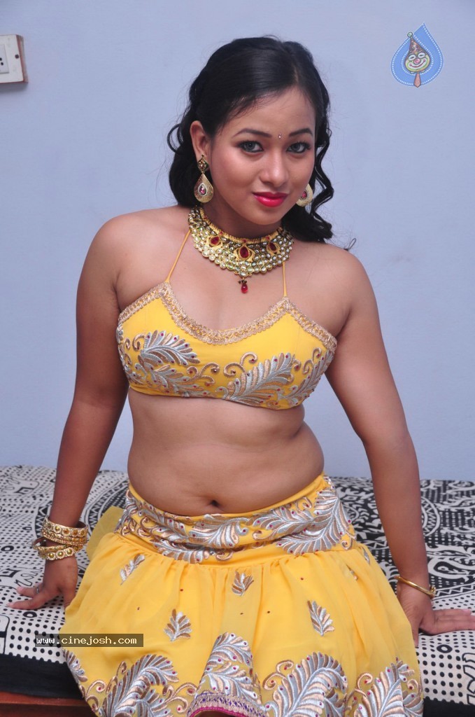 Sneha Spicy Stills - 81 / 85 photos