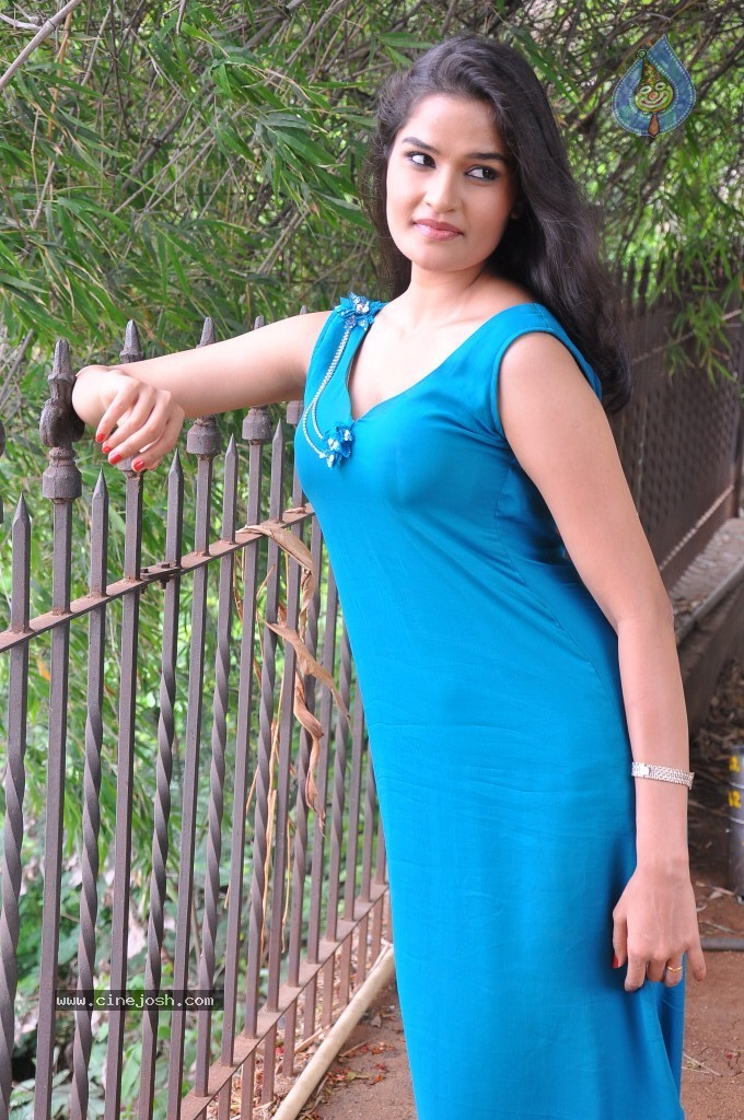 Sneha Thakur Hot Photos - 90 / 117 photos
