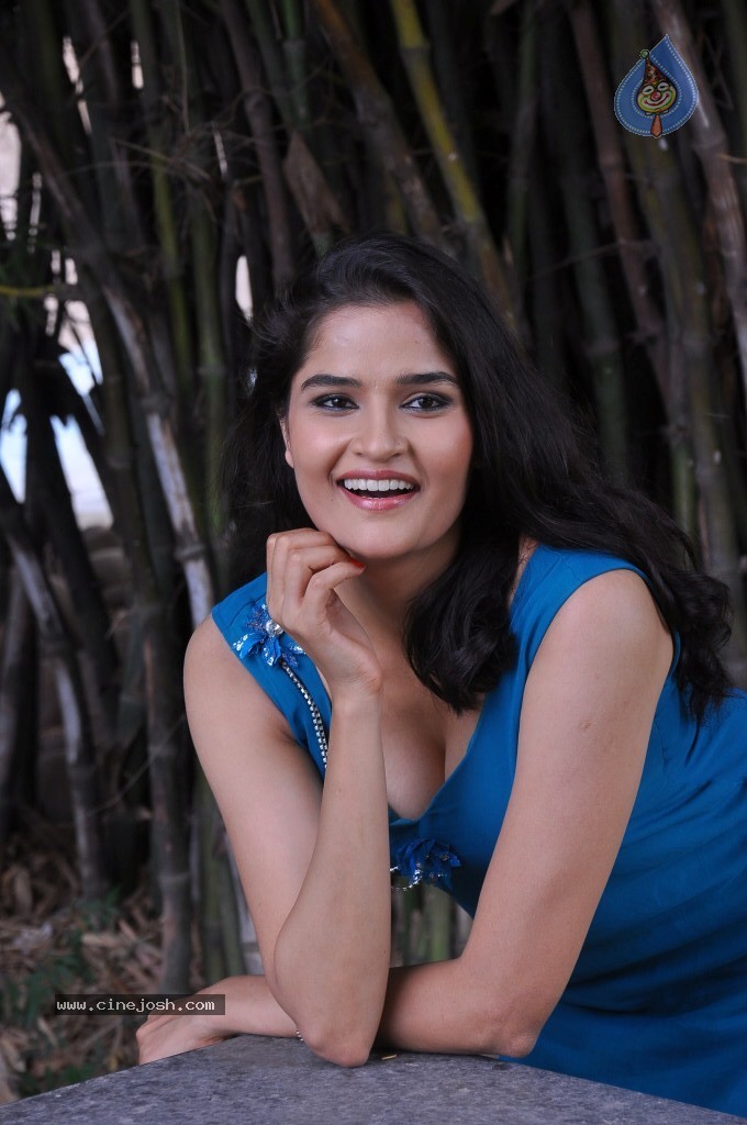 Sneha Thakur Hot Photos - 98 / 117 photos