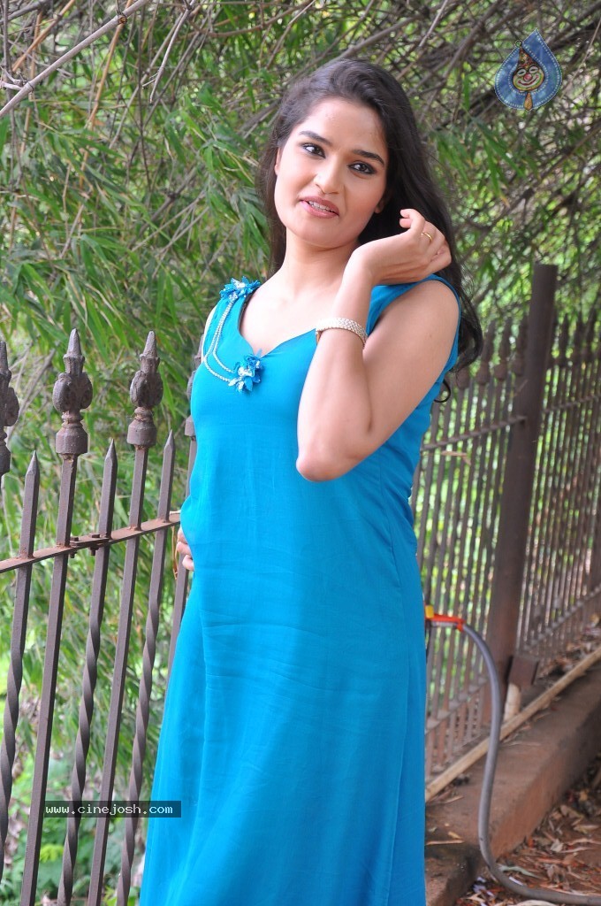 Sneha Thakur Hot Photos - 117 / 117 photos