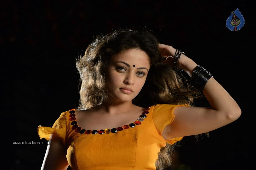Sneha Ullal Hot Photos - 3 / 50 photos