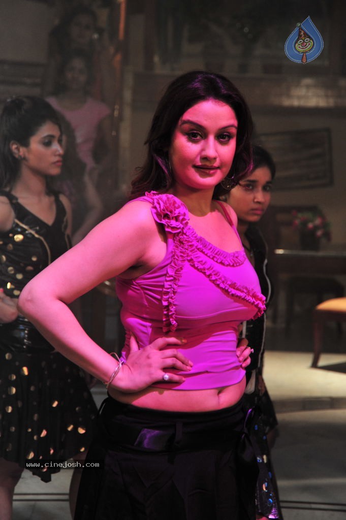 Sonia Agarwal Hot Pics - 9 / 58 photos