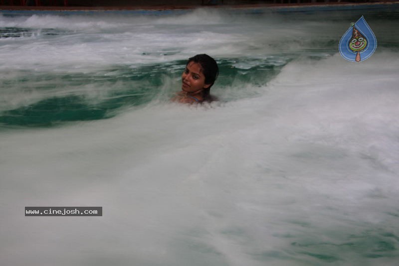 Sonia Suri Spicy Stills - 18 / 67 photos