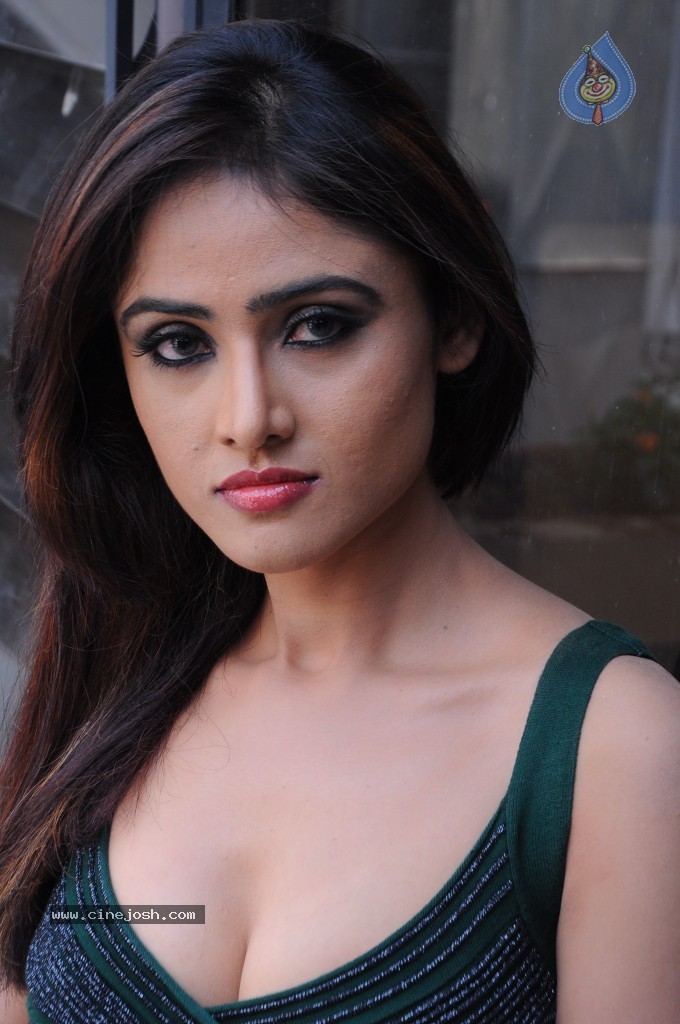 Sony Charishta Hot Photos - 29 / 107 photos