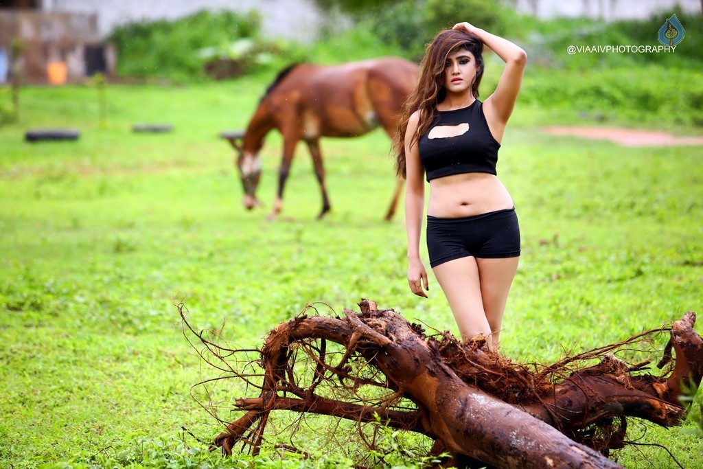 Sony Charishta Photoshoot - 26 / 27 photos