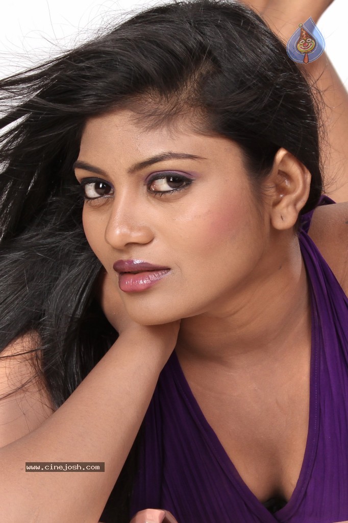 Soumya New Hot Stills - 1 / 35 photos