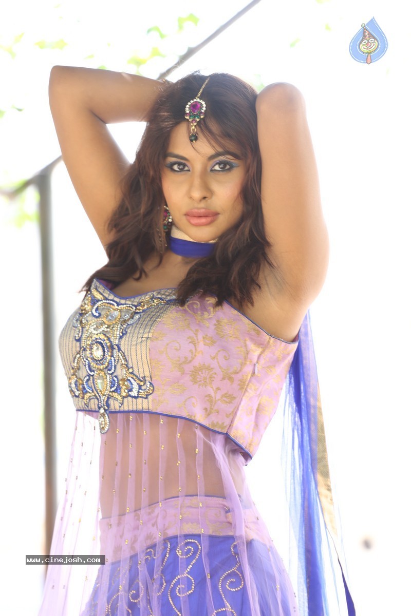 Sri Reddy Spicy Stills - 53 / 150 photos