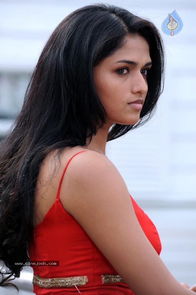 Sunaina Spicy Stills - 21 / 49 photos