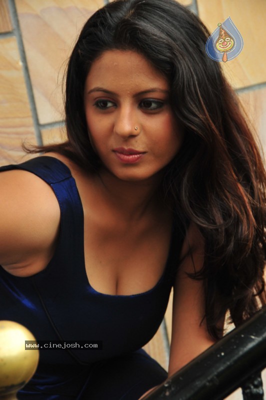 Sunakshi Spicy Photos - 49 / 108 photos