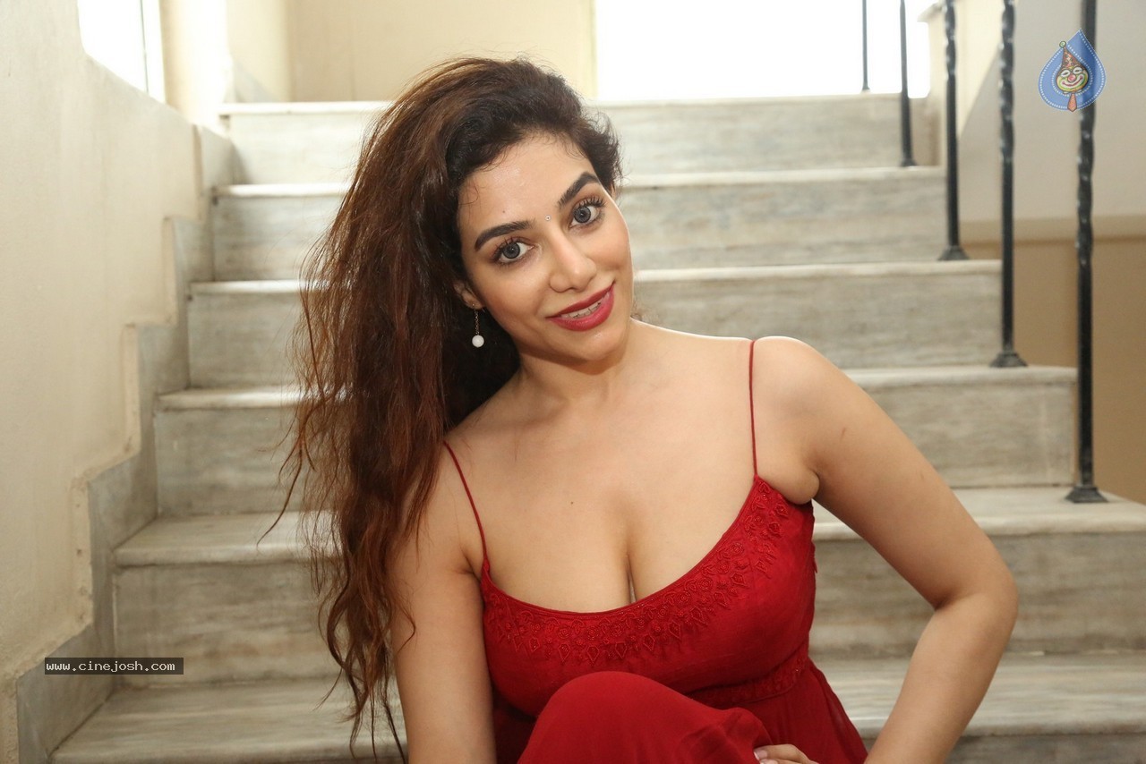 Surabhi Hot Stills - 53 / 78 photos