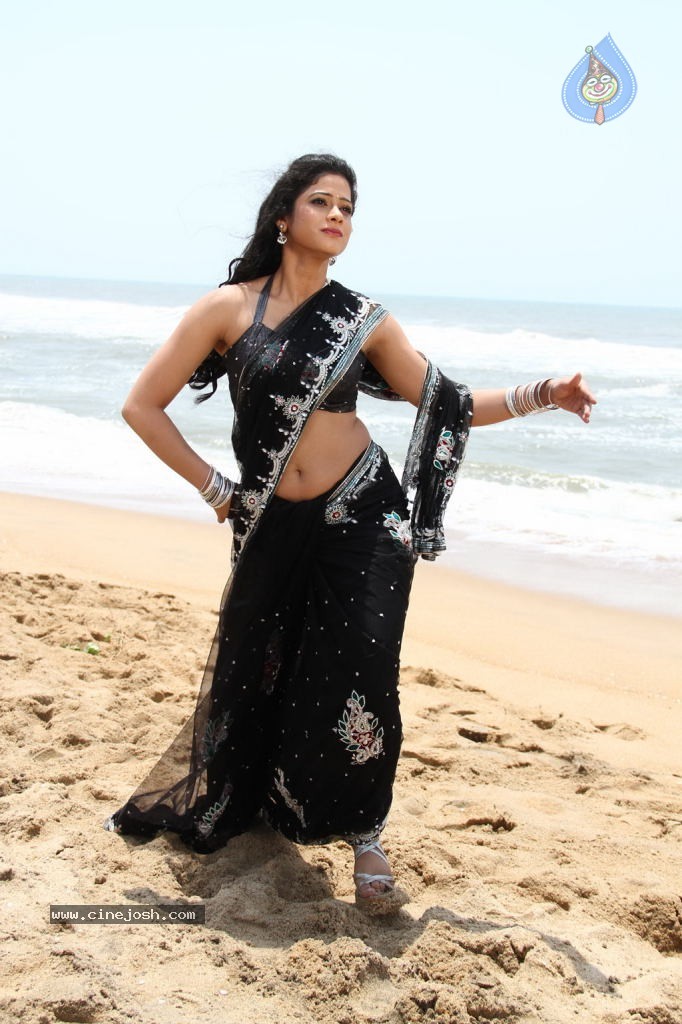 Sutta Pazham Sudatha Pazham Tamil Movie Hot Stills - 13 / 51 photos