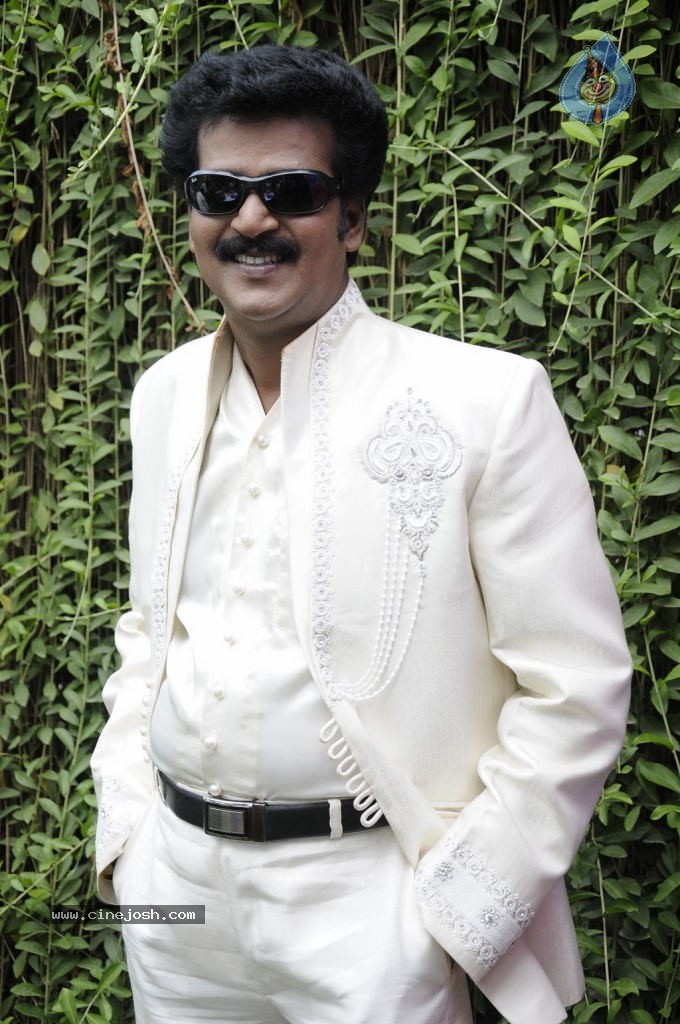 Sutta Pazham Sudatha Pazham Tamil Movie Hot Stills - 23 / 51 photos