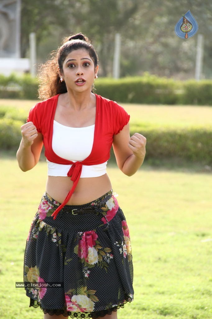Sutta Pazham Sudatha Pazham Tamil Movie Hot Stills - 24 / 51 photos